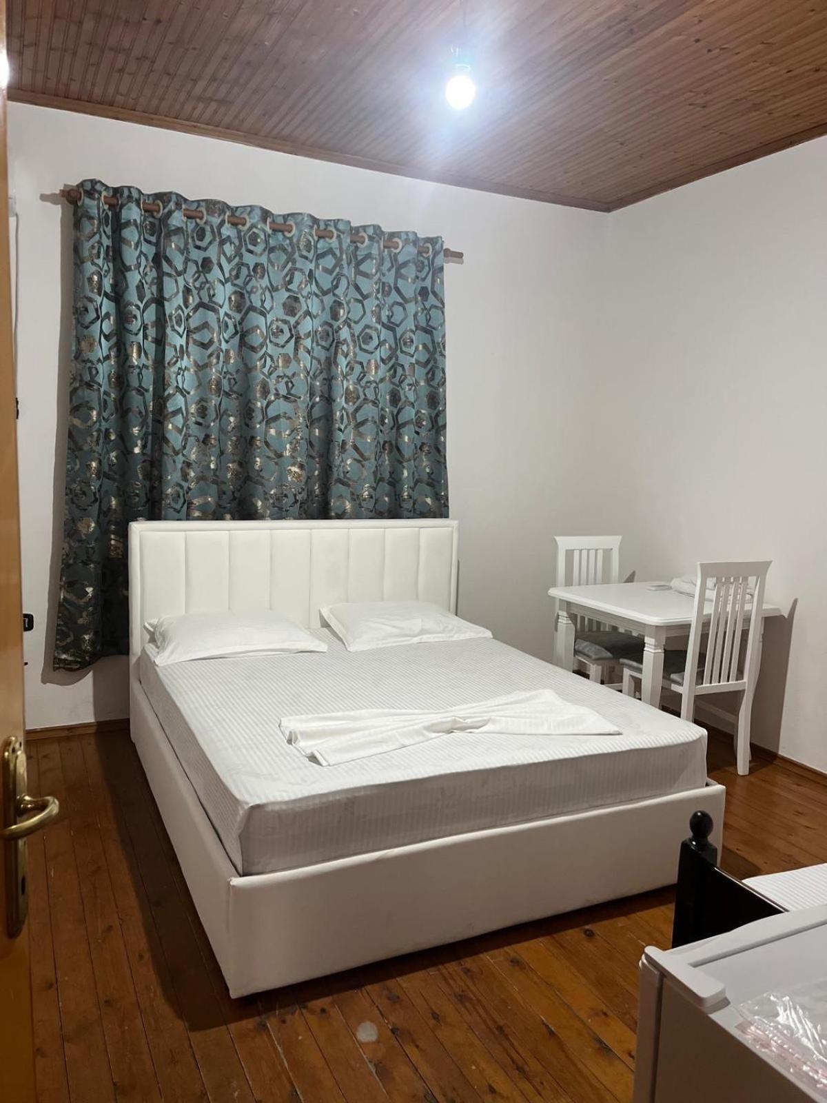 Cozy Little Holiday House Shkodër エクステリア 写真