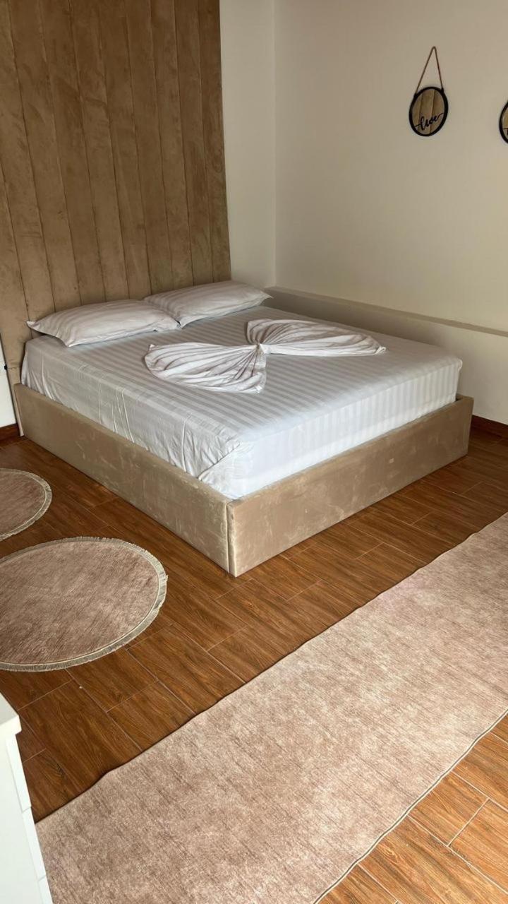 Cozy Little Holiday House Shkodër エクステリア 写真
